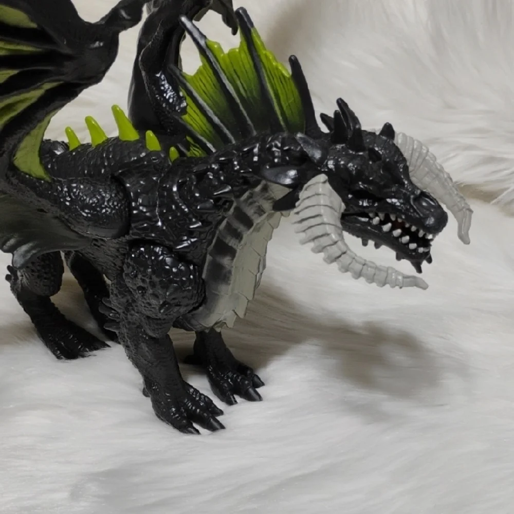 Dungeons & Dragons Rakor Majestic Black & Green Dragon Figure (XX-55) - Picture 6 of 7